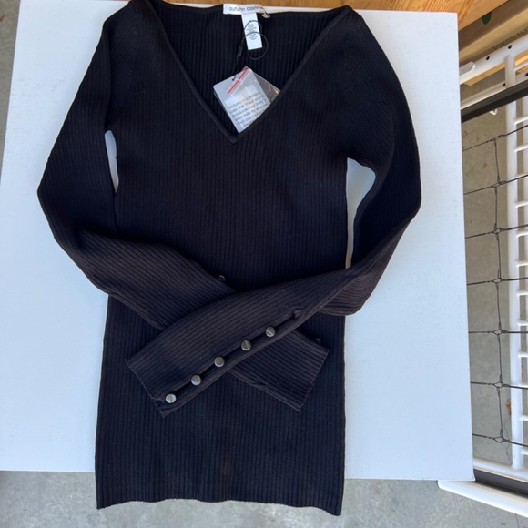 Autumn Cashmere Ribbed Wide V W/ Button Cuffs - Picture 14 of 14